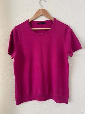 Brooks Brothers 346 Short Sleeve Crewneck Knit Sweater.